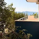 Alexis - Pet Friendly